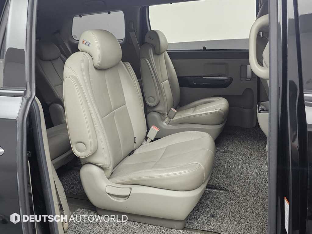 KIA Carnival - Vista 12