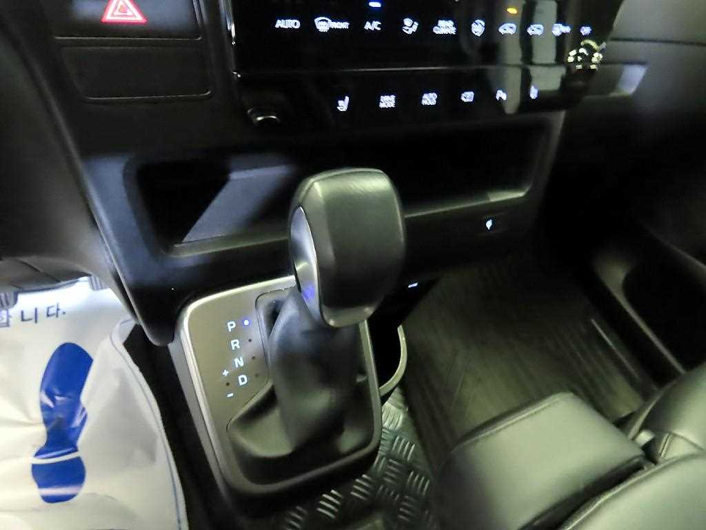 HYUNDAI Staria - Vista 12