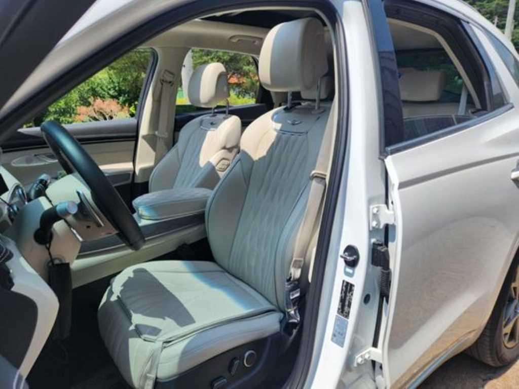 Genesis GV70 - Vista 9