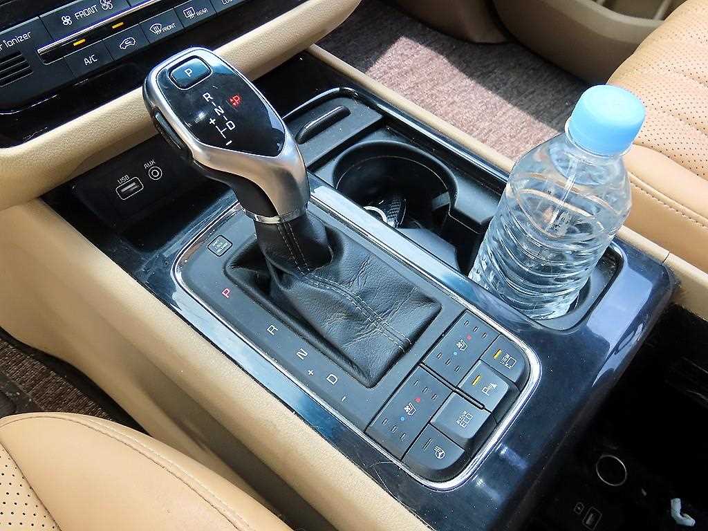 KIA Carnival - Vista 11
