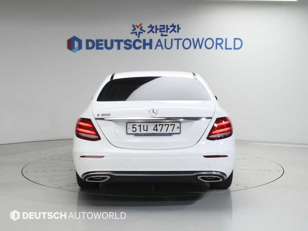 Mercedes Benz E class - Vista 4