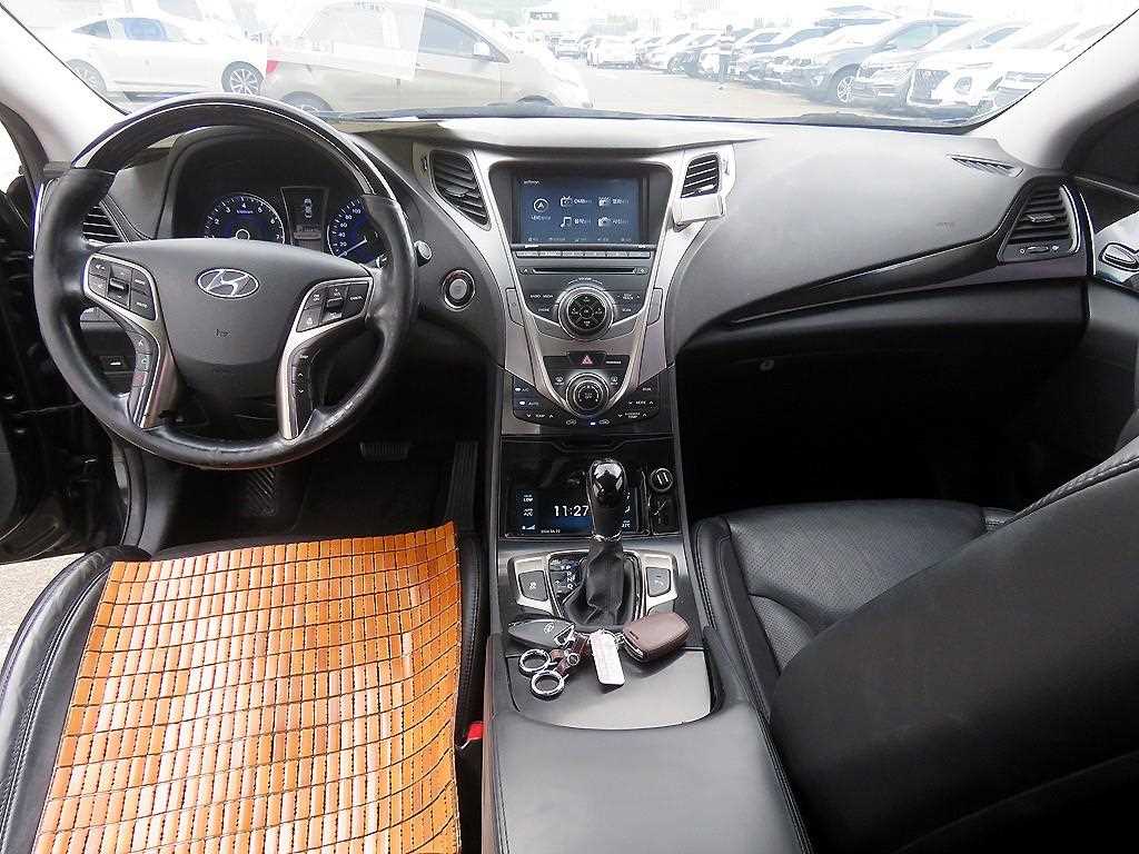 HYUNDAI Grandeur - Vista 7