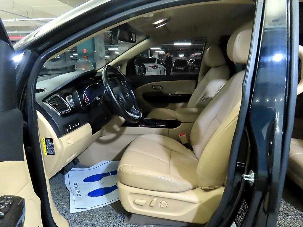 KIA Carnival - Vista 6
