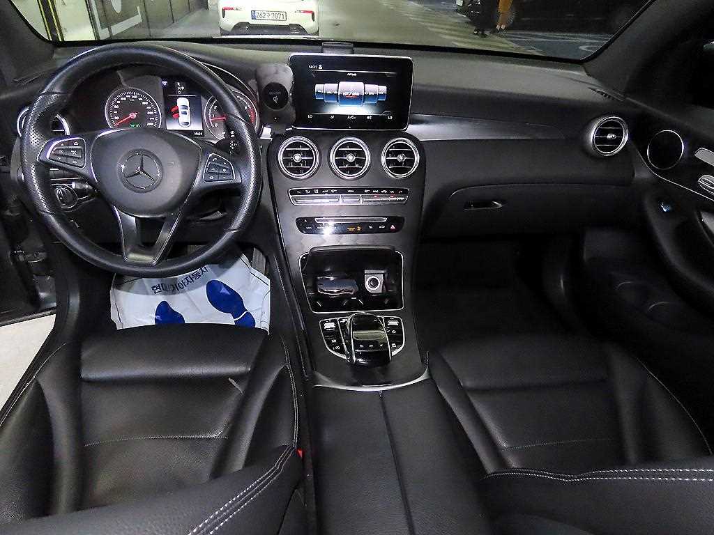 Mercedes Benz GLC Class - Vista 10
