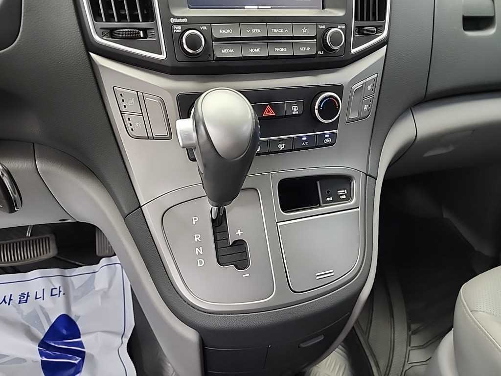 HYUNDAI Starex - Vista 8