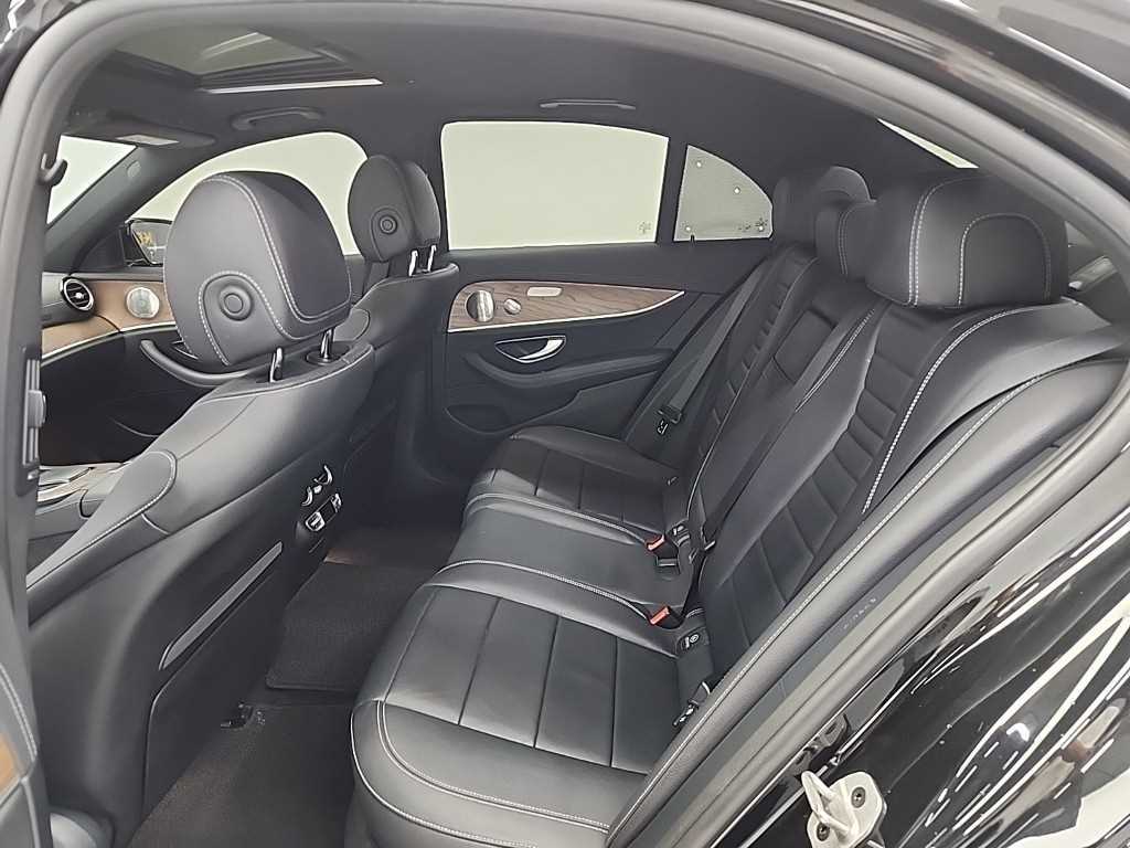 Mercedes Benz E class - Vista 12