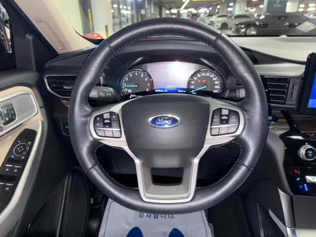 Ford Explorer - Vista 8
