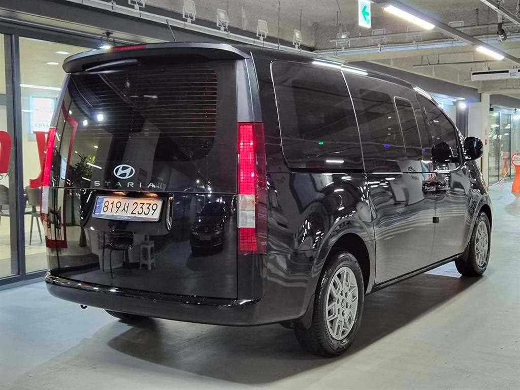 HYUNDAI Staria - Vista 4