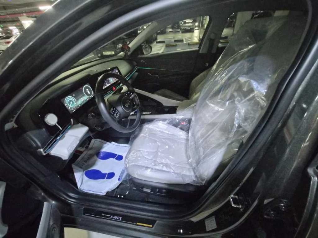 HYUNDAI Avante - Vista 8