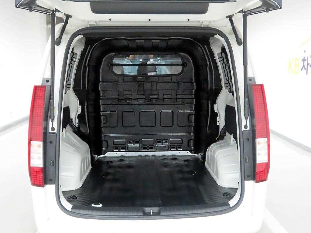 HYUNDAI Staria - Vista 5