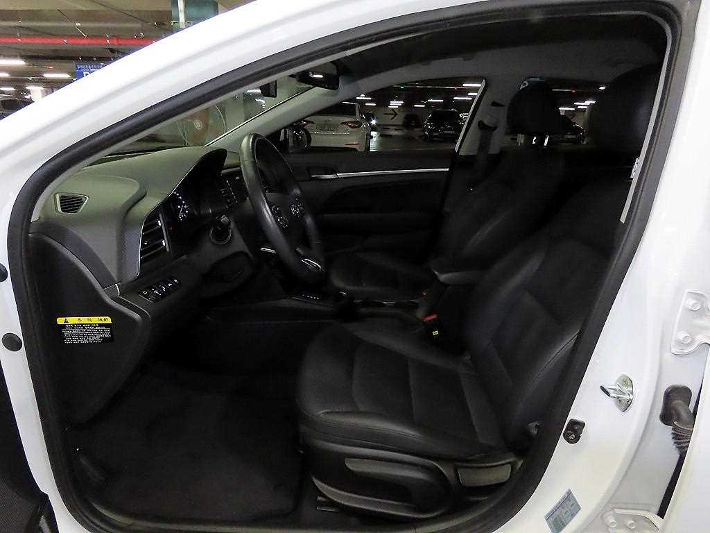 HYUNDAI Avante - Vista 6