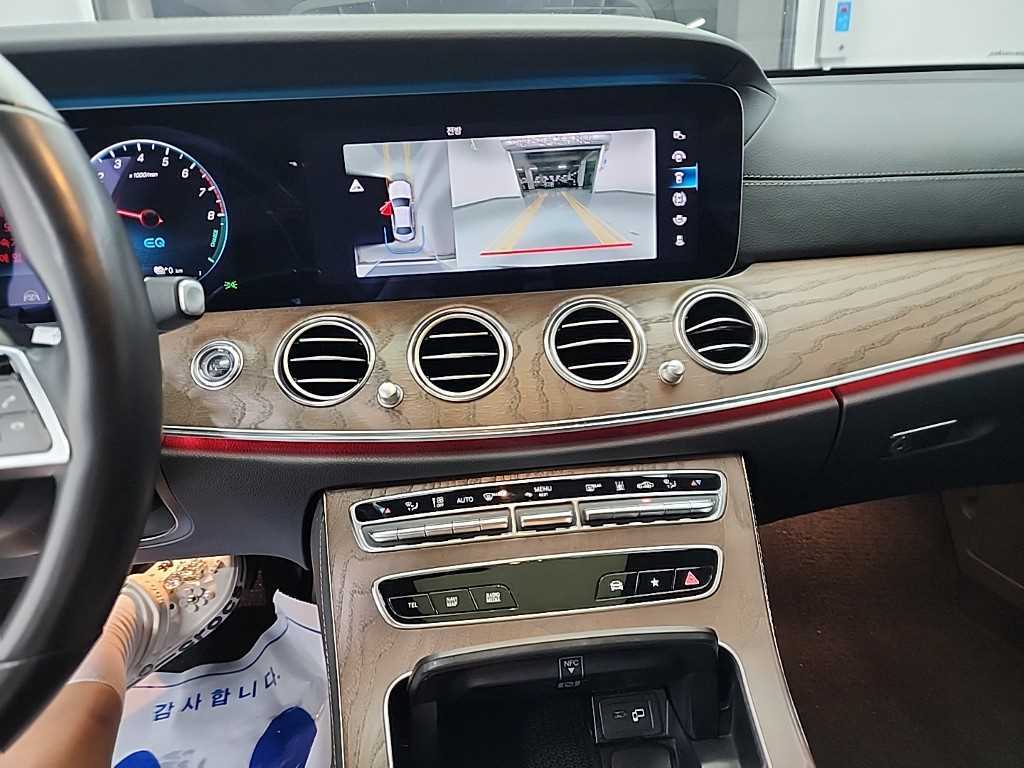 Mercedes Benz E class - Vista 10