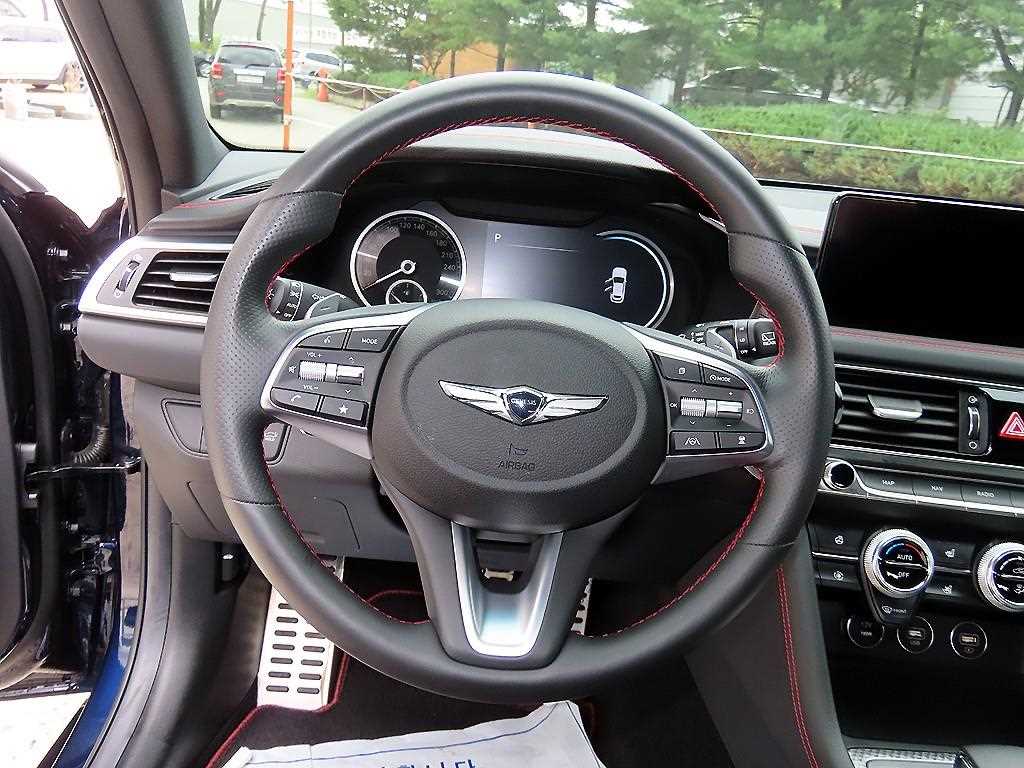 Genesis G70 - Vista 8