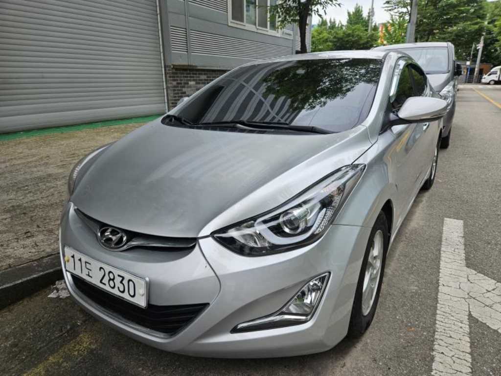 HYUNDAI Avante - Vista 5