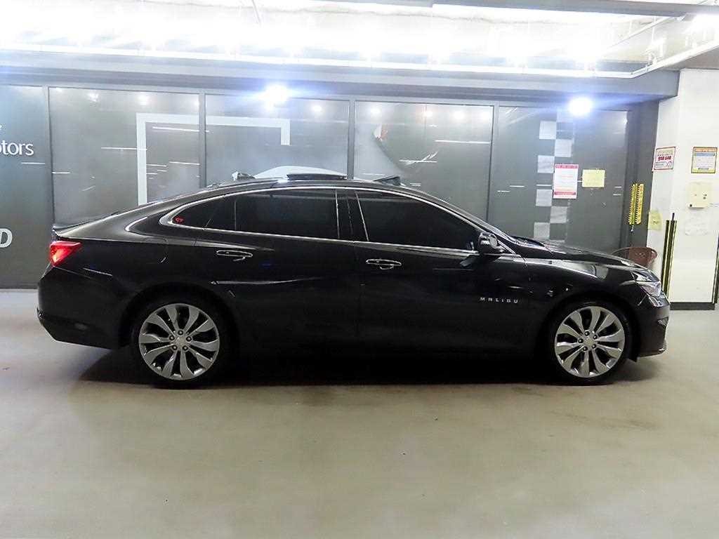 Chevrolet Malibu - Vista 3