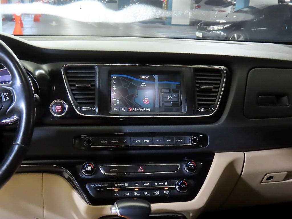KIA Carnival - Vista 11