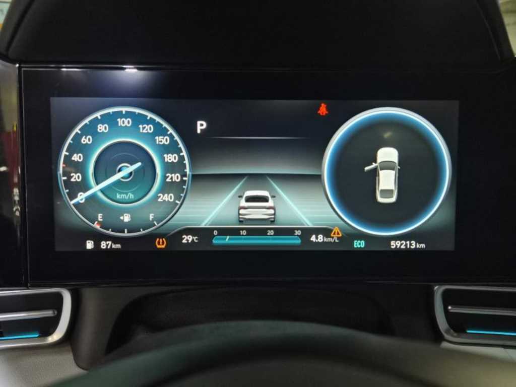 HYUNDAI Avante - Vista 10