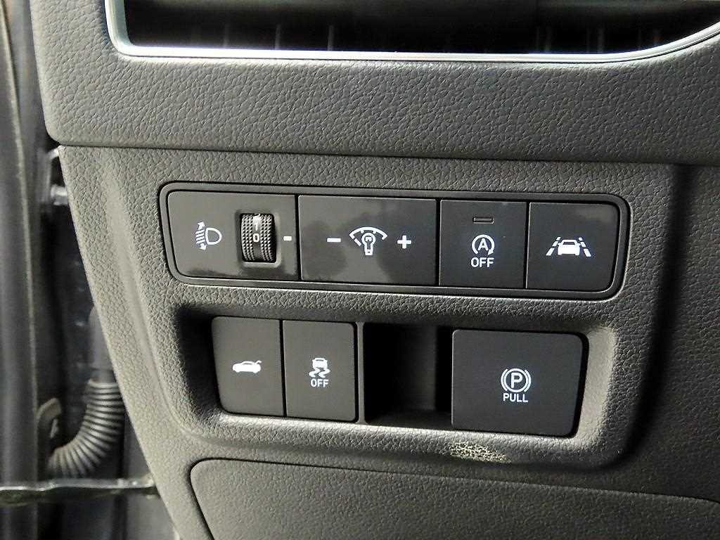 HYUNDAI Sonata - Vista 12
