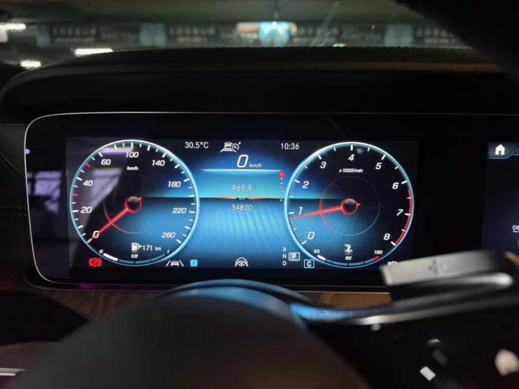 Mercedes Benz E class - Vista 4