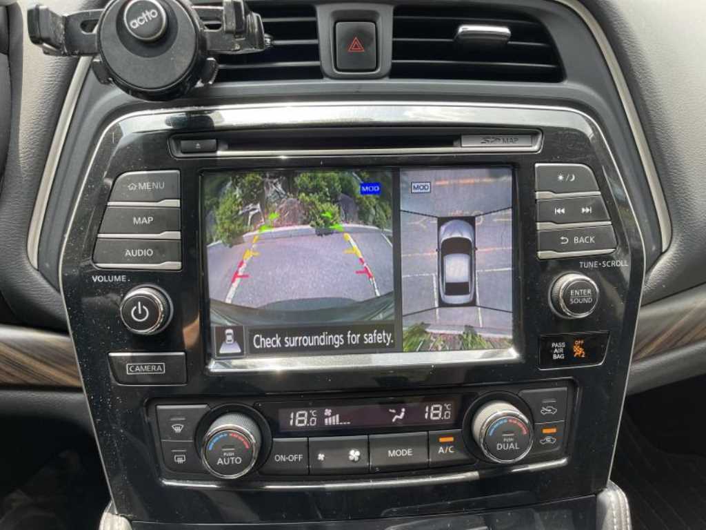 Nissan Maxima - Vista 10