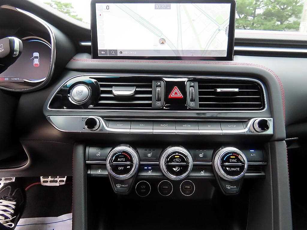 Genesis G70 - Vista 12
