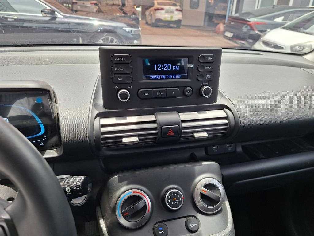 HYUNDAI Casper - Vista 9