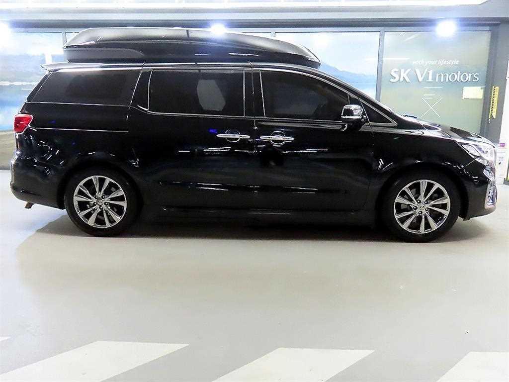 KIA Carnival - Vista 3