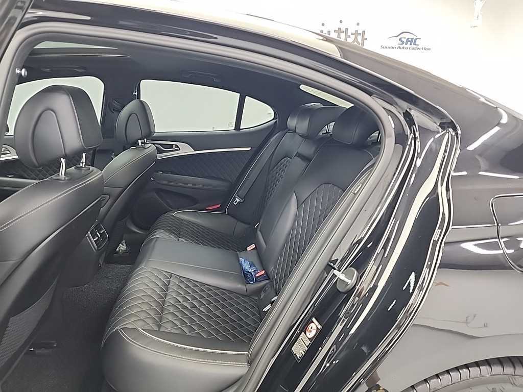 Genesis G70 - Vista 12