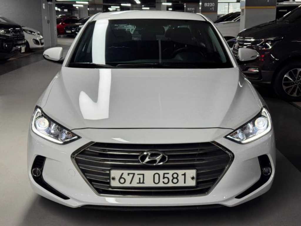HYUNDAI Avante - Vista 2