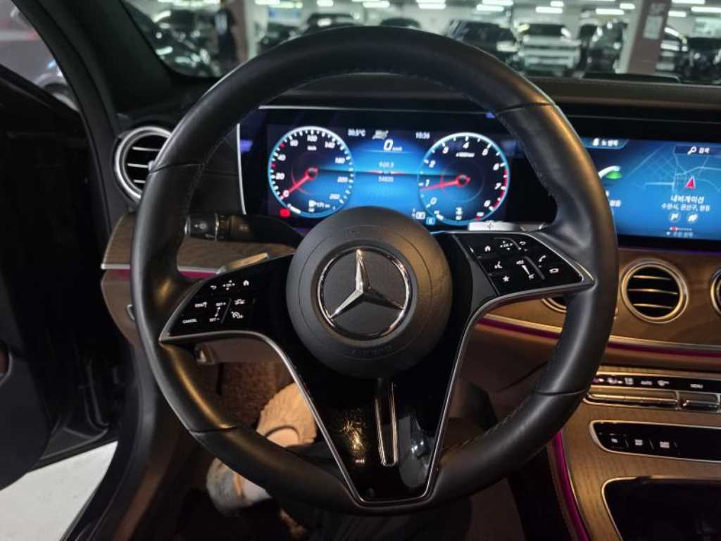 Mercedes Benz E class - Vista 5