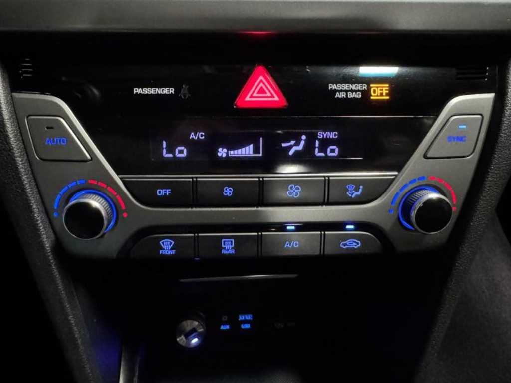 HYUNDAI Avante - Vista 9