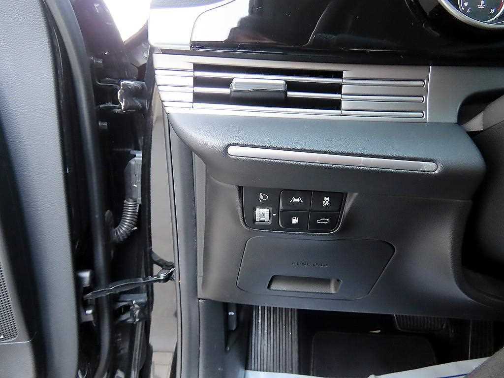 HYUNDAI Grandeur - Vista 12