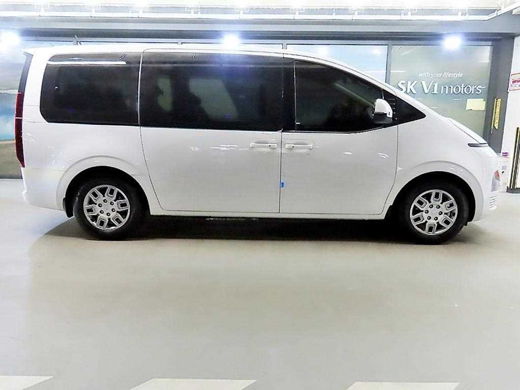 HYUNDAI Staria - Vista 3
