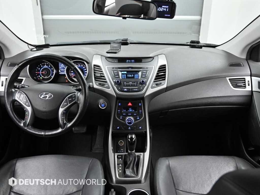 HYUNDAI Avante - Vista 8