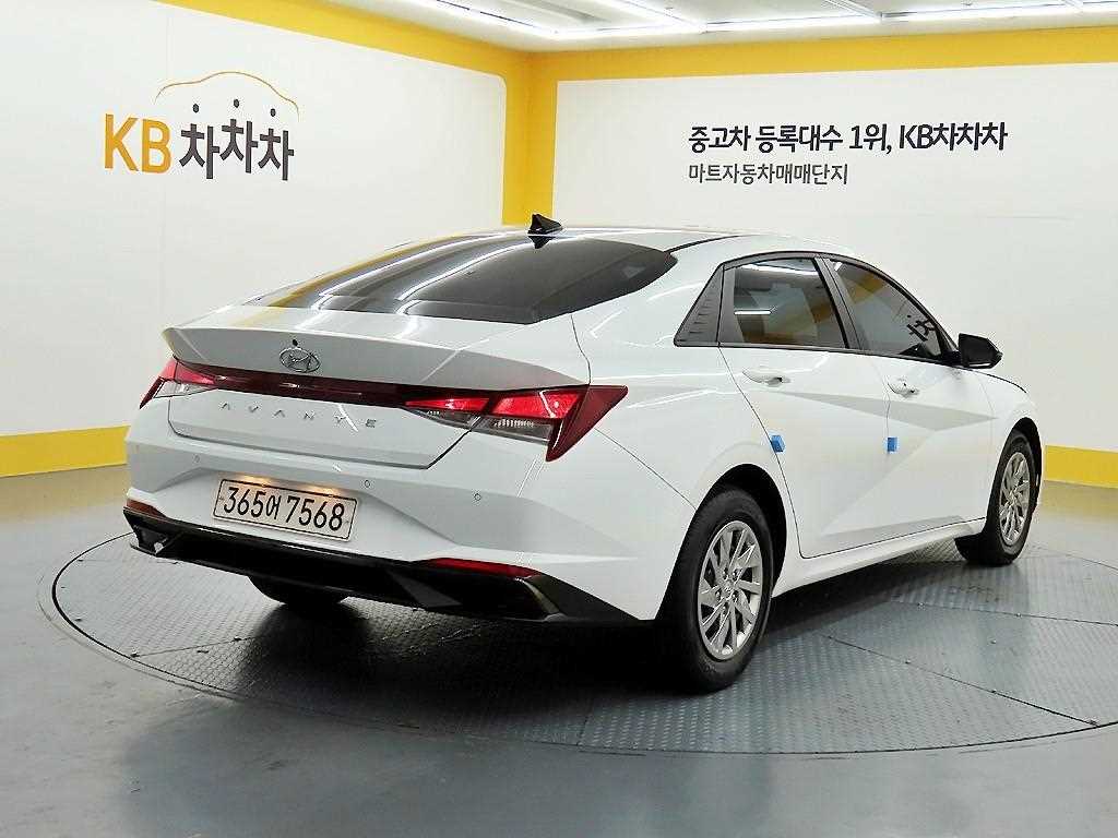 HYUNDAI Avante - Vista 4
