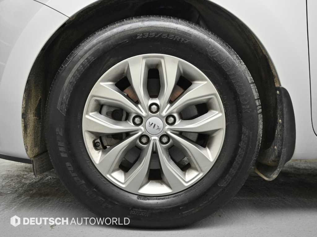 KIA Carnival - Vista 5
