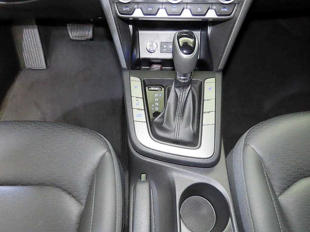 HYUNDAI Avante - Vista 12