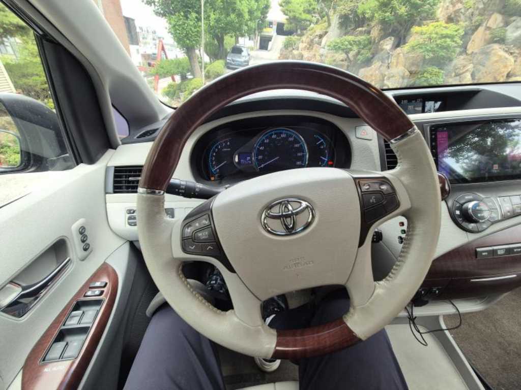 Toyota Siena - Vista 9