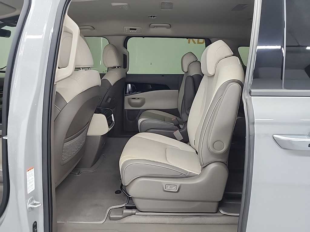 KIA Carnival - Vista 12