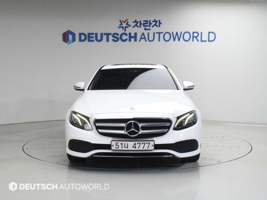 Mercedes Benz E class - Vista 3
