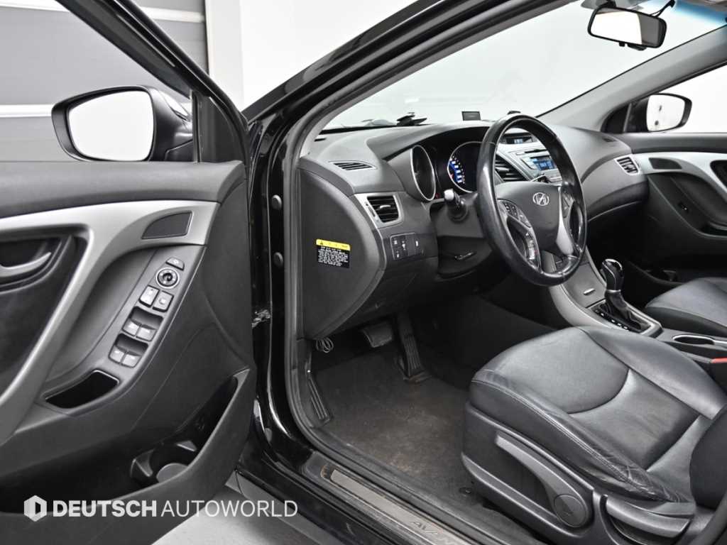 HYUNDAI Avante - Vista 11