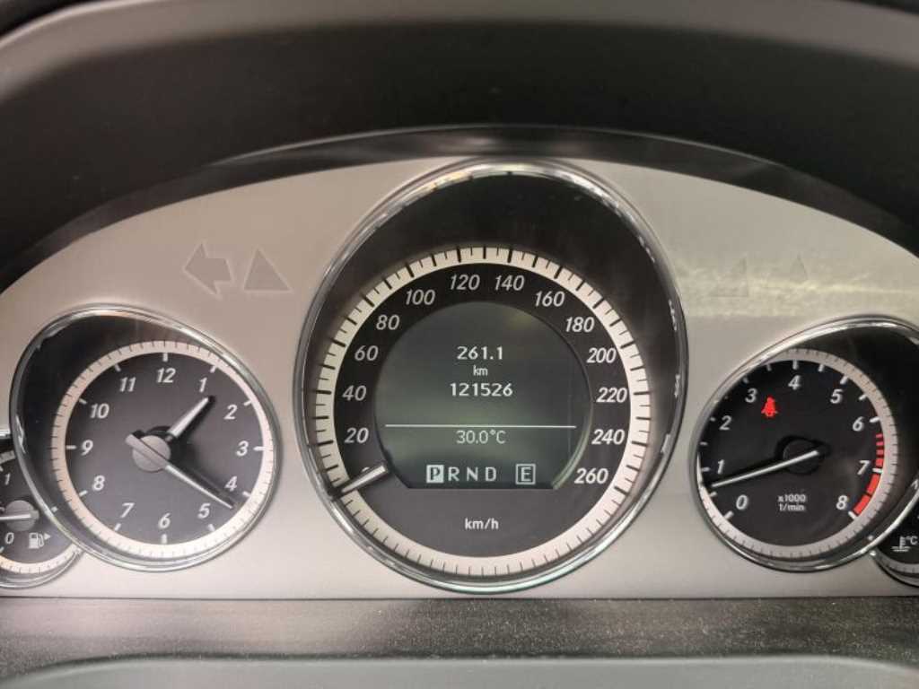 Mercedes Benz E class - Vista 8