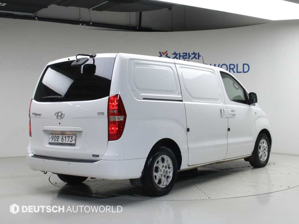 HYUNDAI Starex - Vista 2
