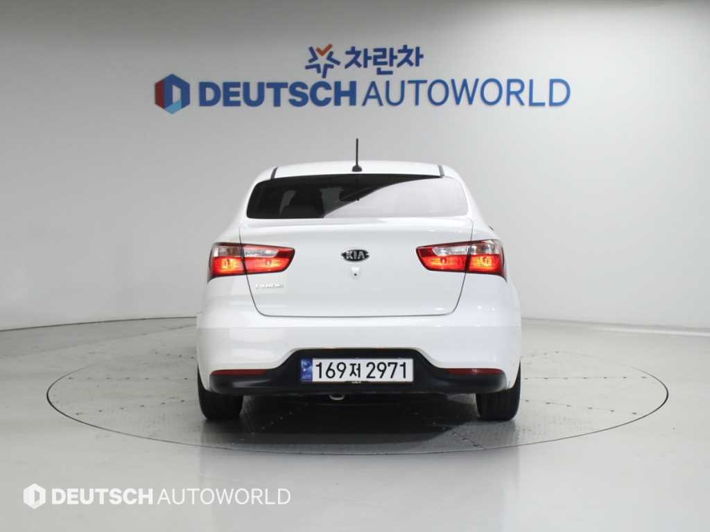 KIA Pride - Vista 3