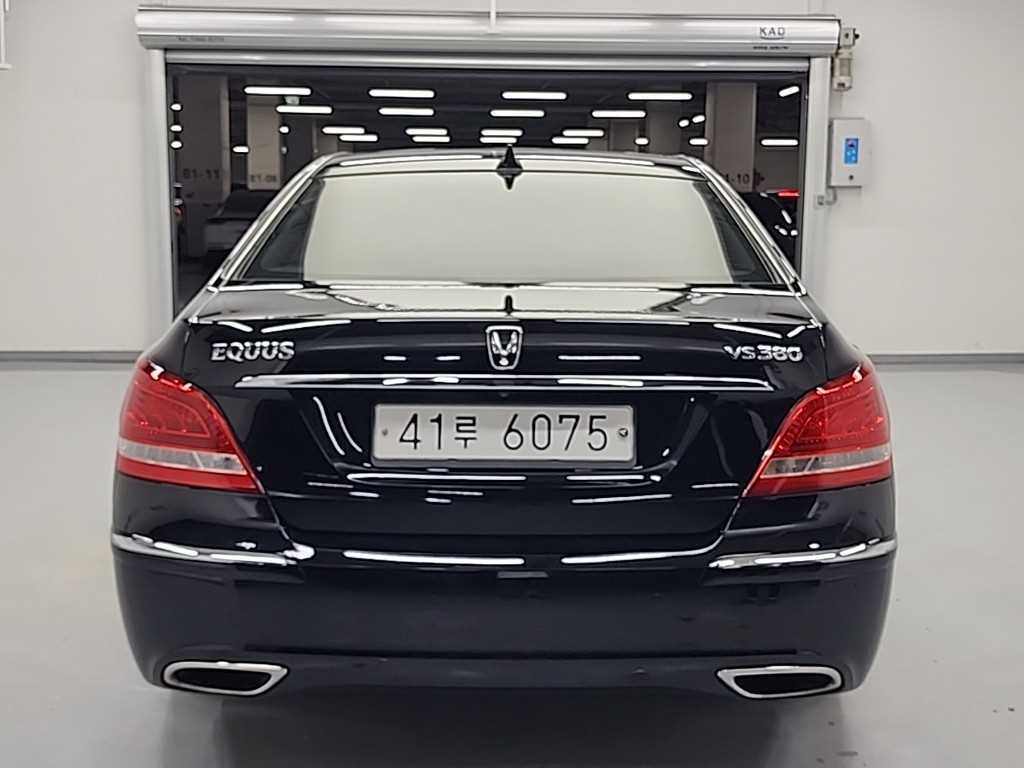 HYUNDAI Equus - Vista 3