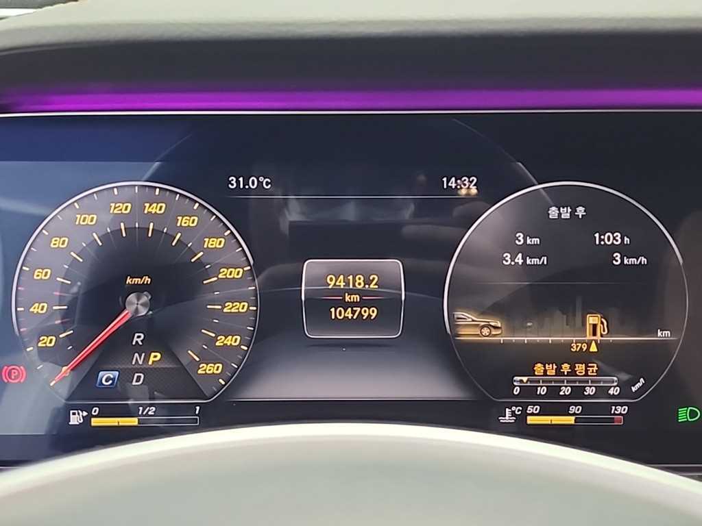 Mercedes Benz E class - Vista 8