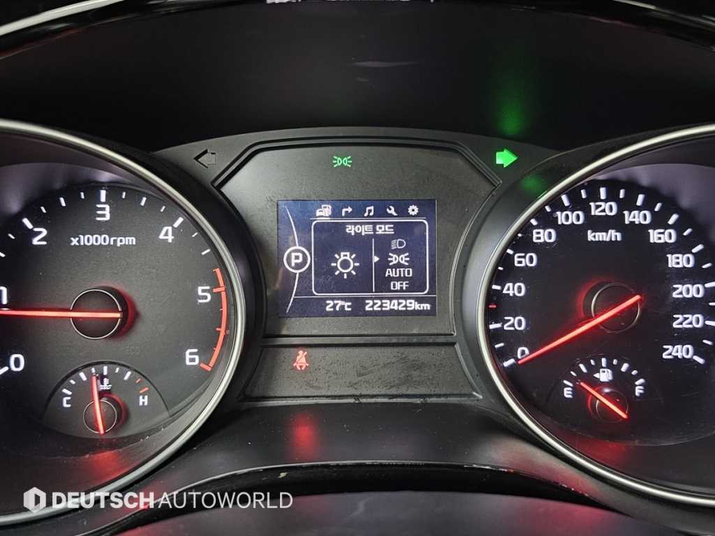 KIA Carnival - Vista 8