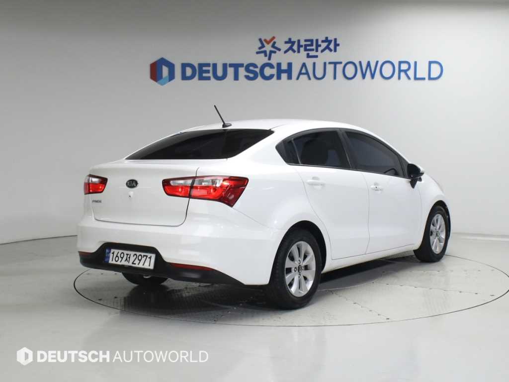 KIA Pride - Vista 4