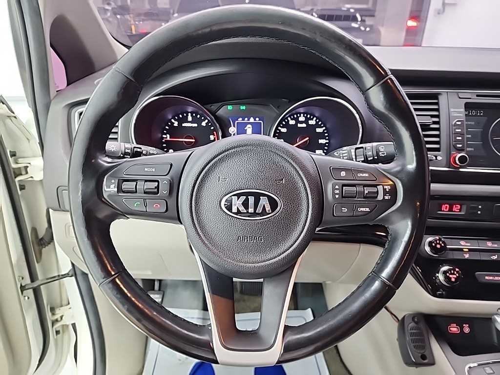 KIA Carnival - Vista 9