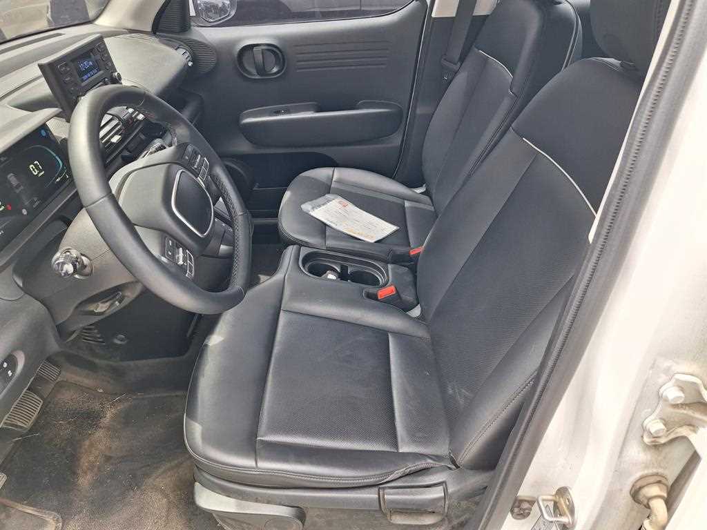 HYUNDAI Casper - Vista 12